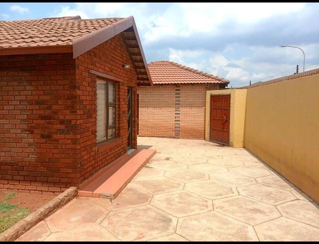 3 BEDROOM HOUSE FOR SALE IN PROTEA GLEN